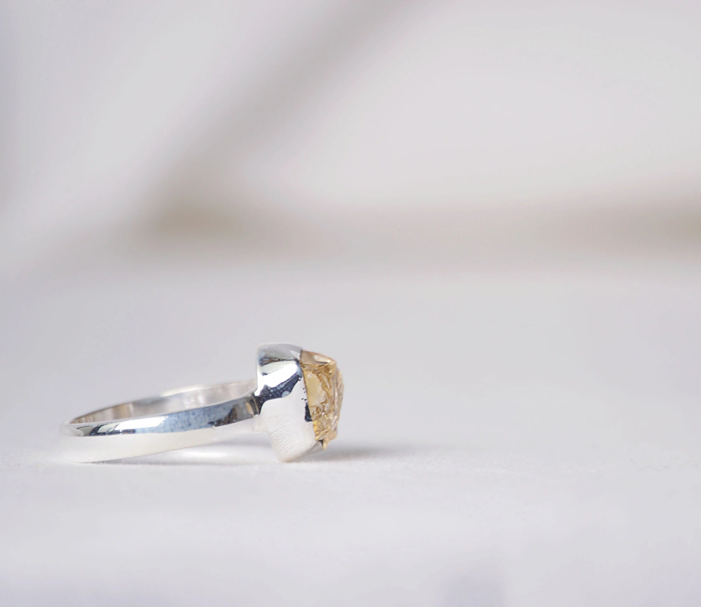 Zarte Citrin-Edelsteinringe