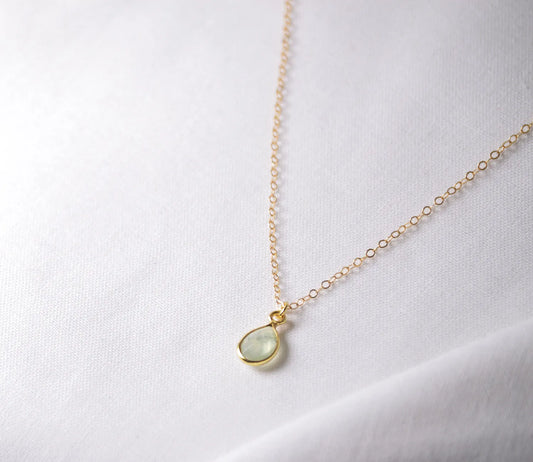 Gold Kette mit handgefertigtem Prehnit Anhänger | Für Sie