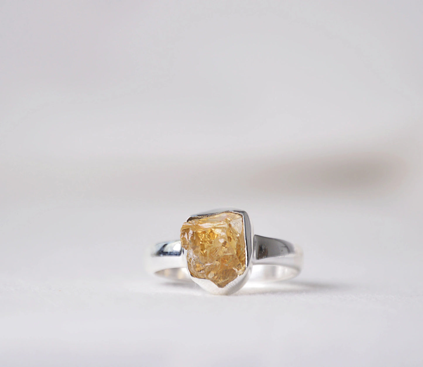 Zarte Citrin-Edelsteinringe