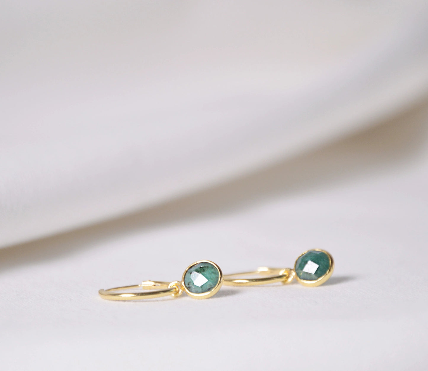 Grüne Creolen Smaragdstein – Geburtsstein Mai