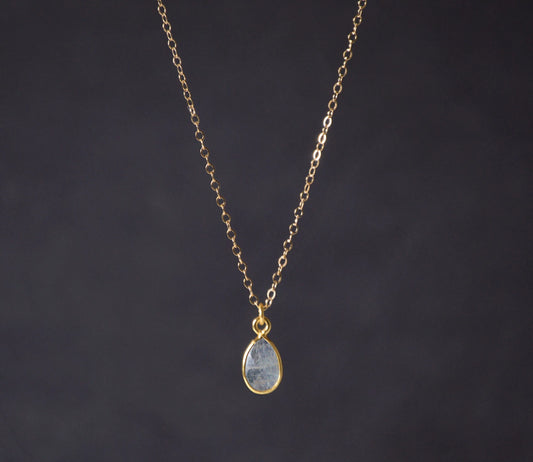 Zarte Goldkette mit echtem Aquamarin