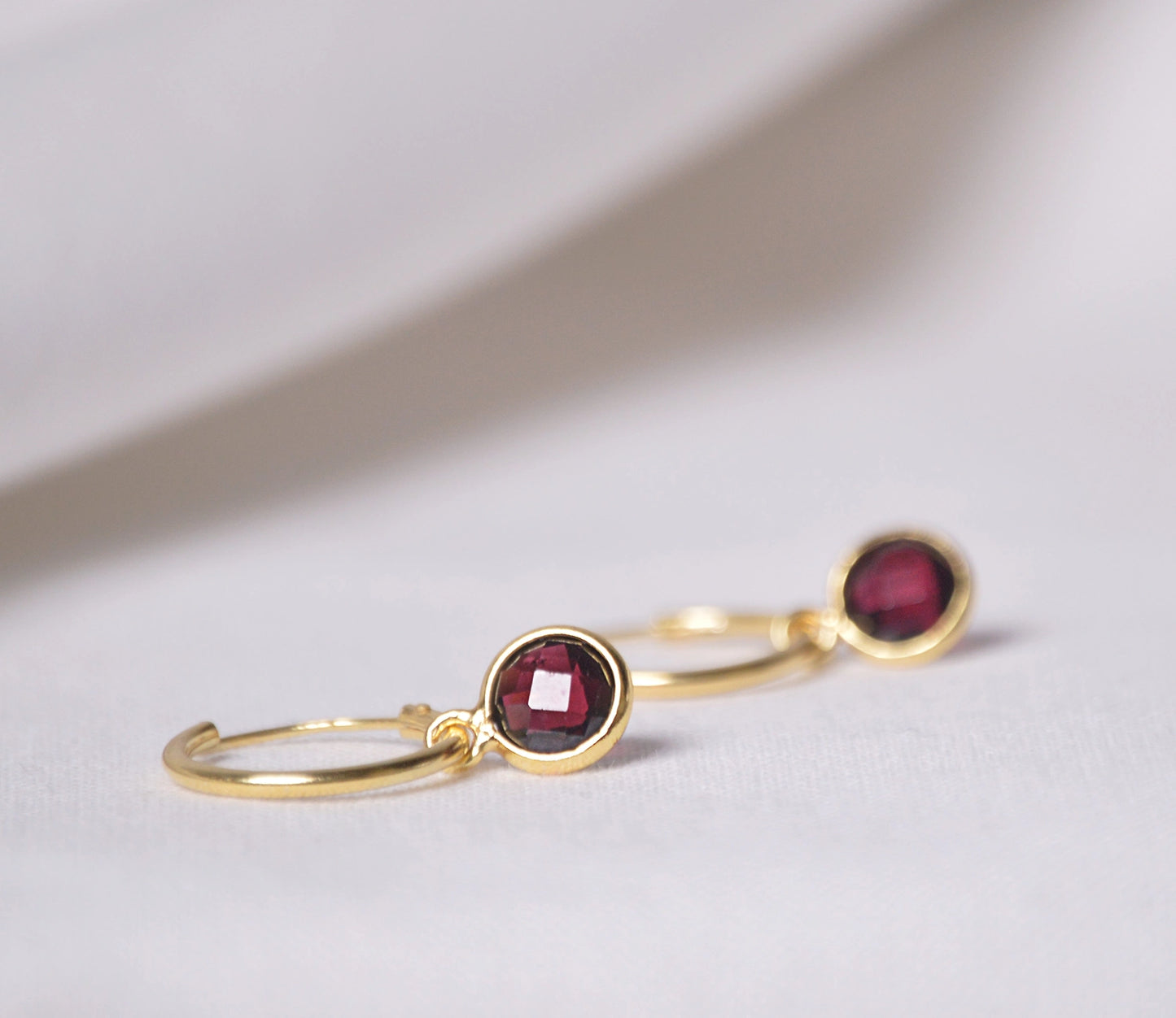 Natürliche Granat-Gold-Creolen | Minimalistischer Schmuck