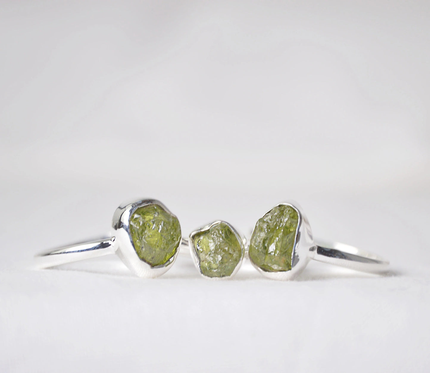 August Edelsteinringe – Peridot Schmuck