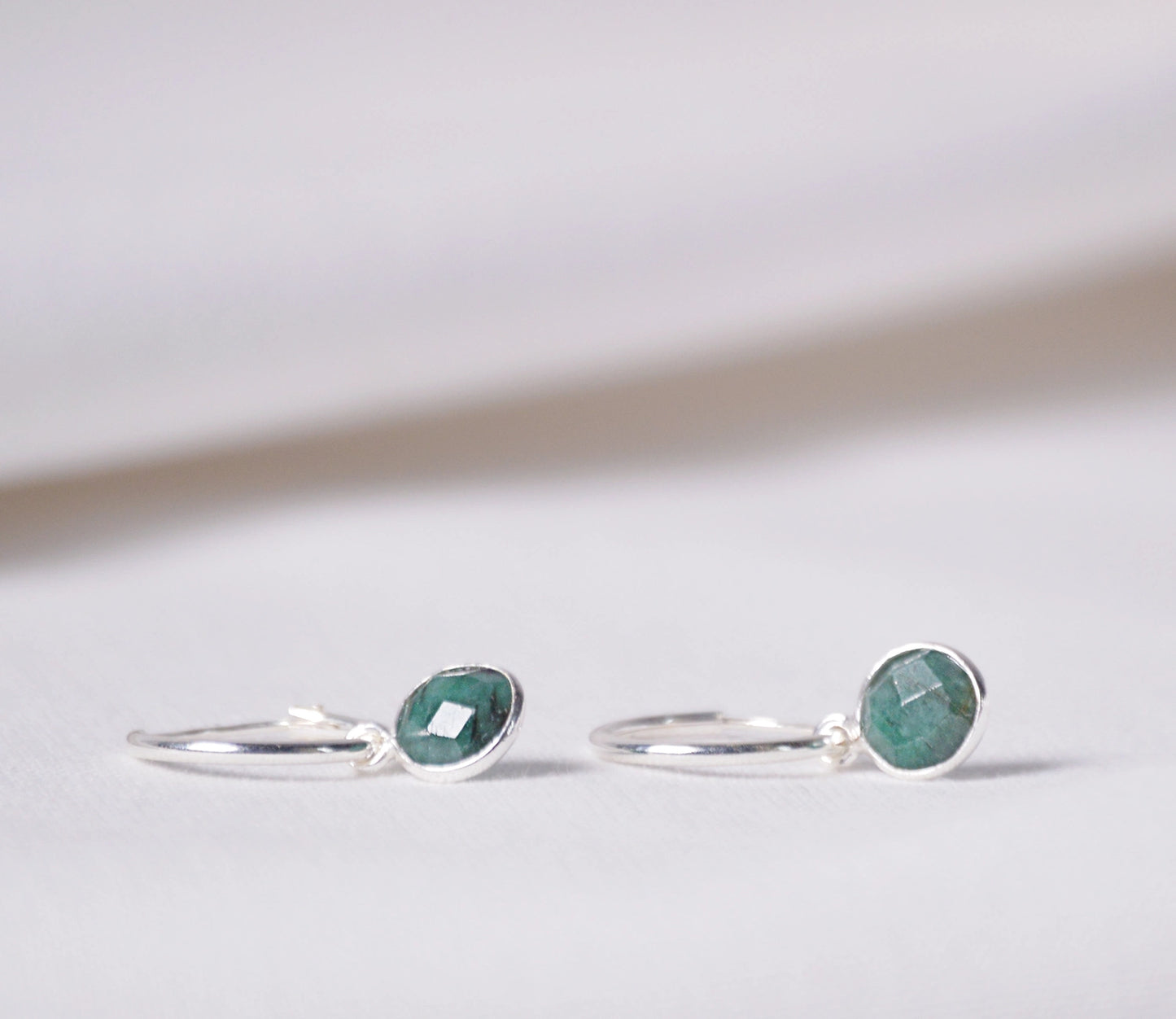 Grüne Creolen Smaragdstein – Geburtsstein Mai