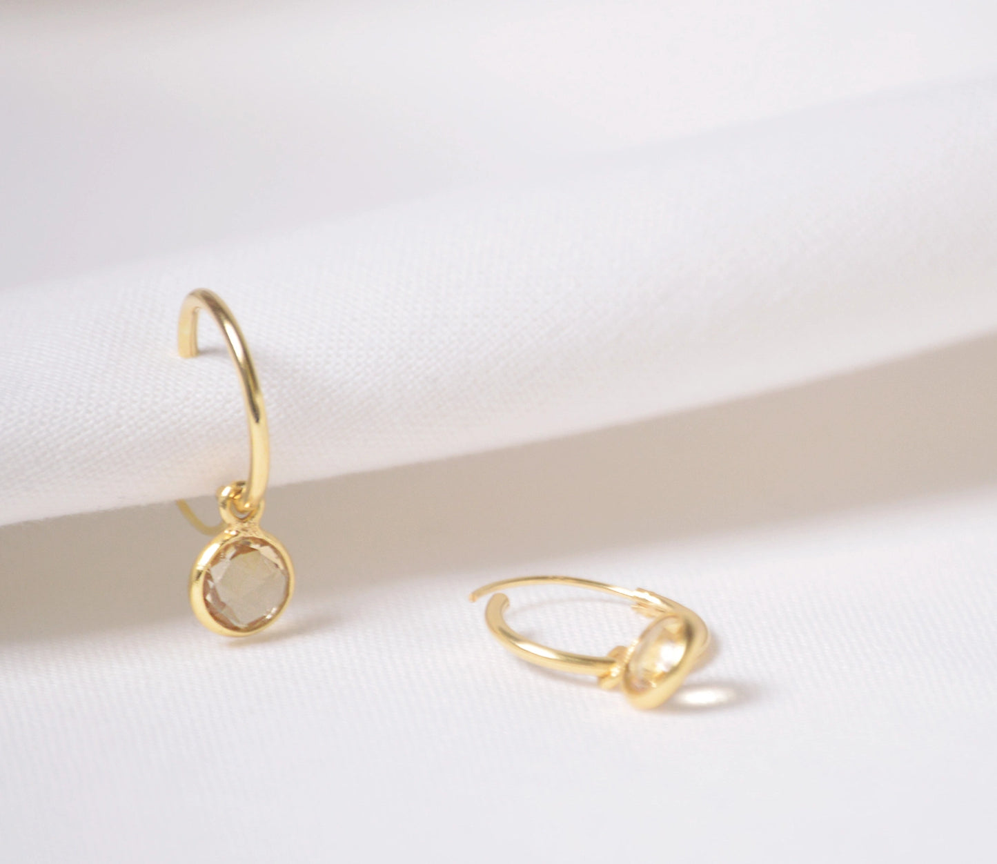 Minimalistisches, nachhaltiges Citrin Creolen-Set