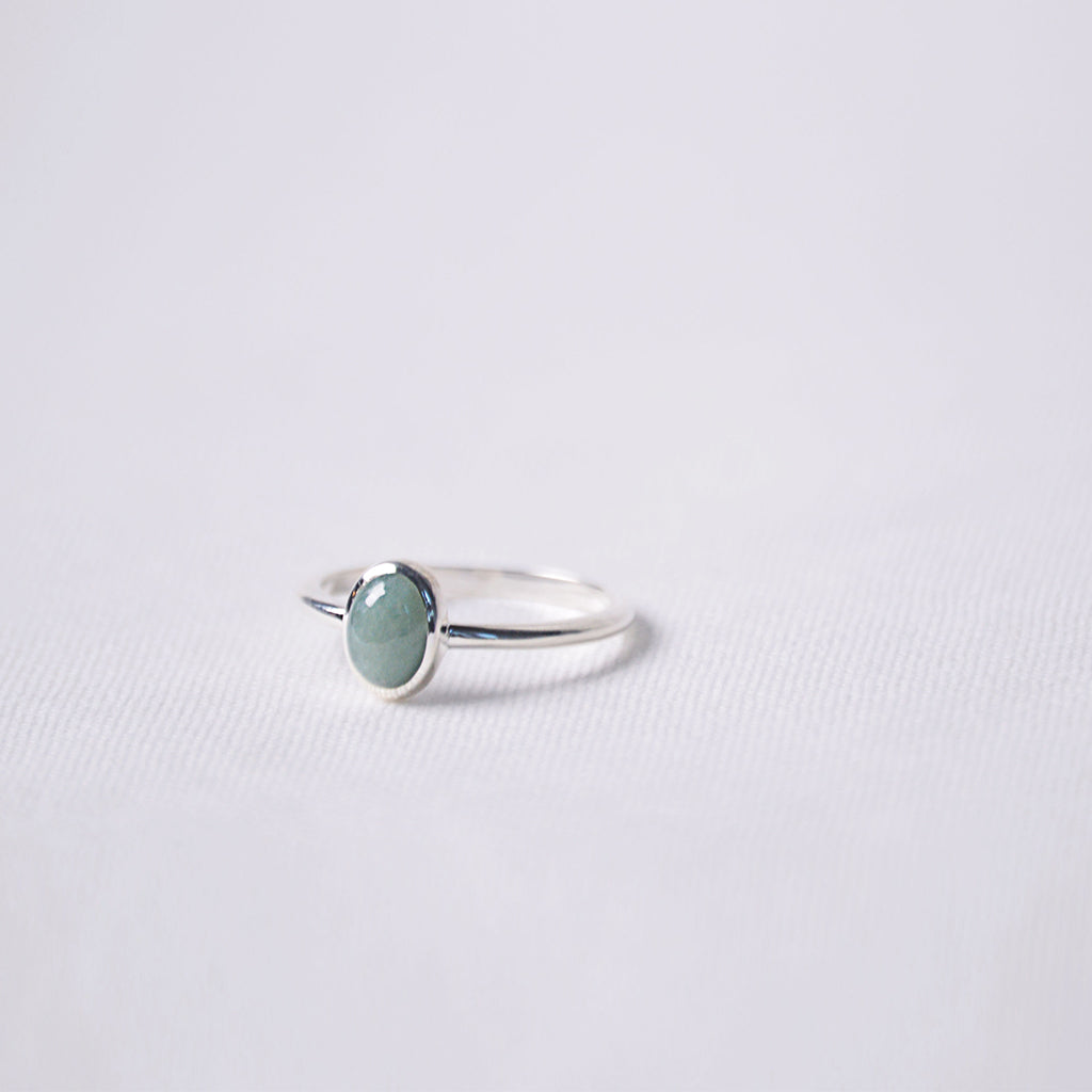 Zierlicher Ring aus echtem Jadestein